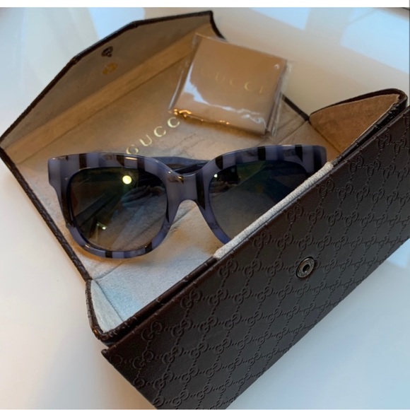 Gorgeous Gucci Sunglasses - Picture 3 of 10